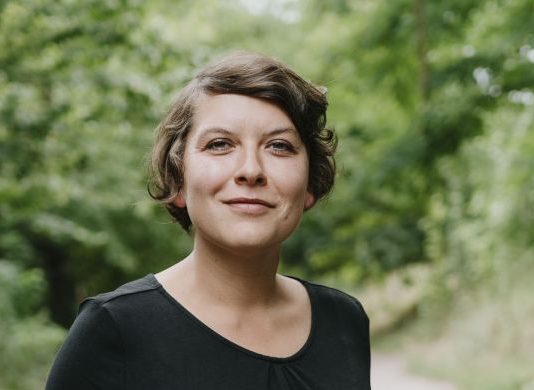 Paartherapeutin in Berlin Janine Brettin ein Porträt Foto von Janine Bretten